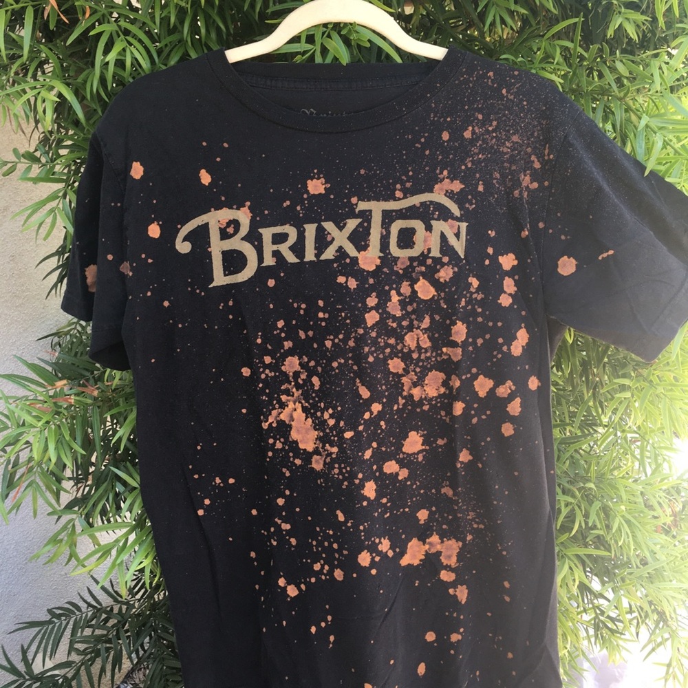 BRIXTON TEE: acid wash
